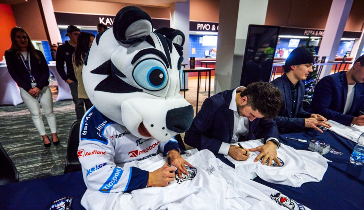 Bílí Tygři připravili vánoční dárek pro děti z dětských domovů