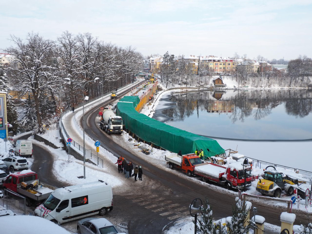 Sníh zkomplikoval otevření hráze Jordánu. Všichni usilují o splnění termínu, zní z Tábora