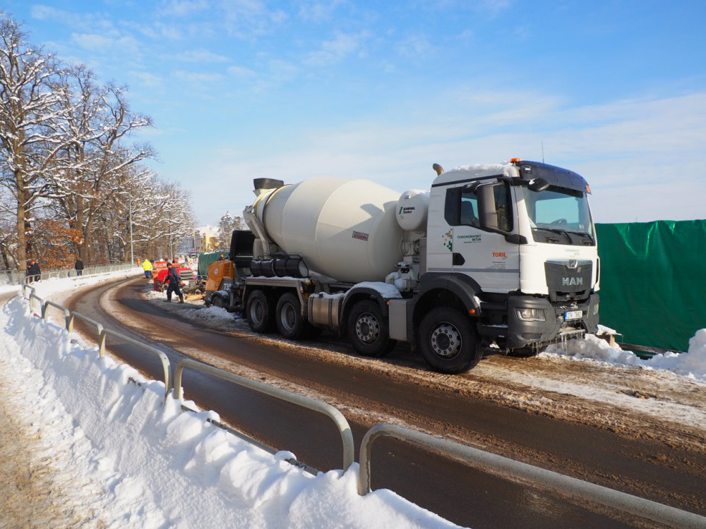 Sníh zkomplikoval otevření hráze Jordánu. Všichni usilují o splnění termínu, zní z Tábora