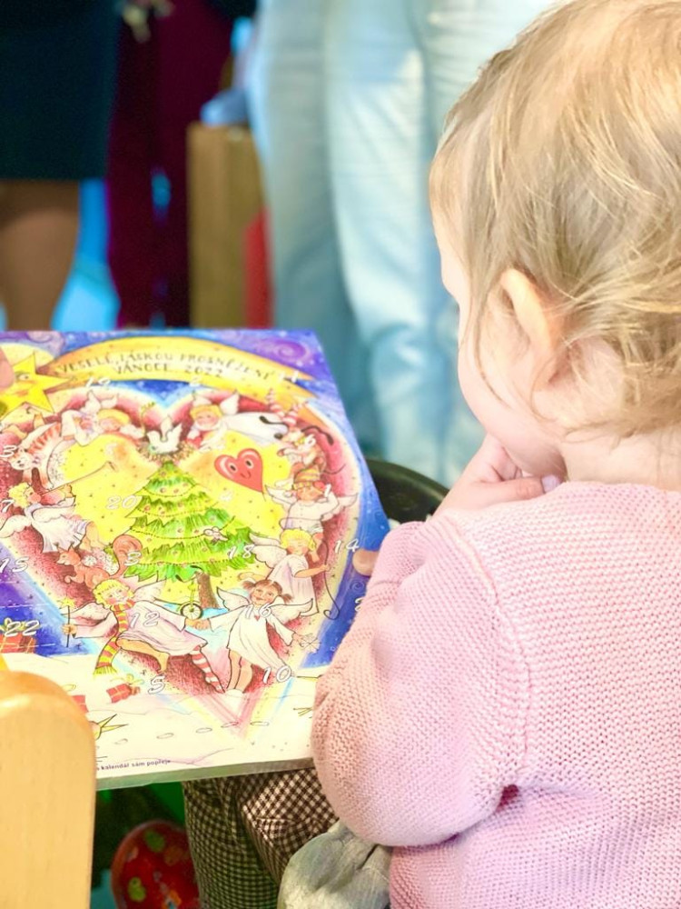 Před lety si prošel rakovinou, dnes dětem, které jsou přes svátky v nemocnici, rozdává adventní kalendáře