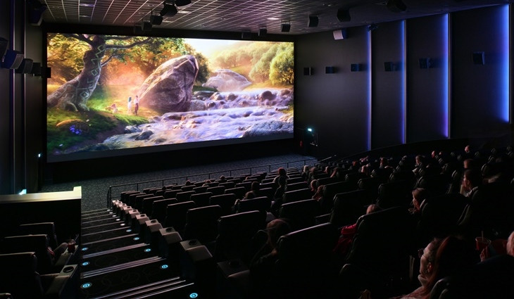 Zažijte film tak, jak jste ho ještě nezažili. Díky sálu Theatre Deluxe v multikině CineStar