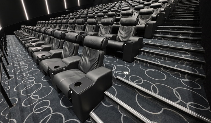 Zažijte film tak, jak jste ho ještě nezažili. Díky sálu Theatre Deluxe v multikině CineStar