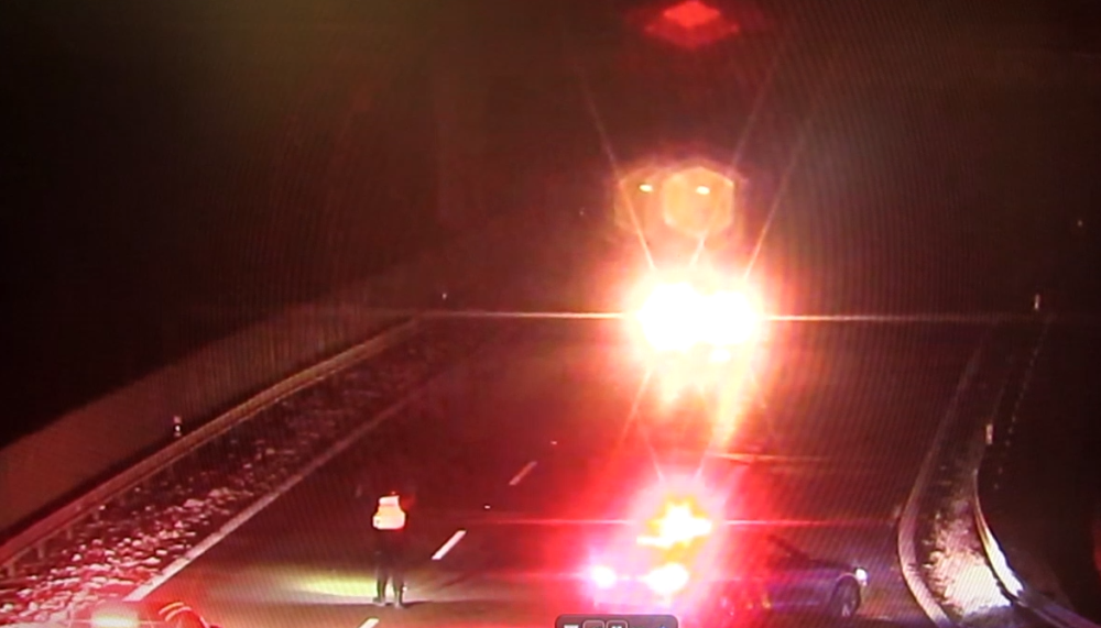 Cizinec pod vlivem alkoholu najel do protisměru dálnice D11. Nadýchal téměř dvě promile