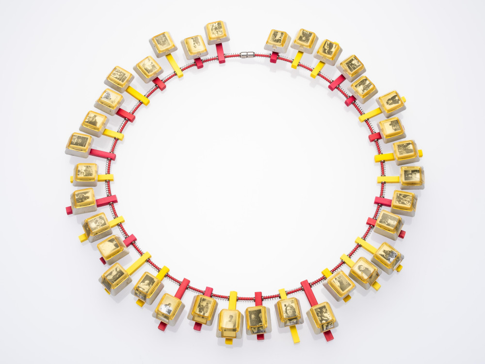 Šperkaři spojili síly s AI. Osobitou tvorbu představují v muzeu