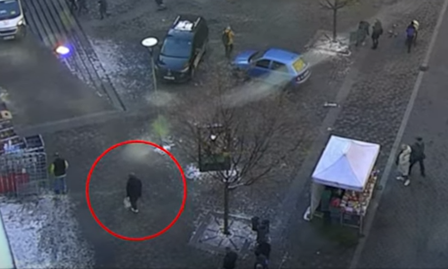 Seniorku podvodníci málem obrali o životní úspory. Zavolali jí taxík až k bitcoinmatu