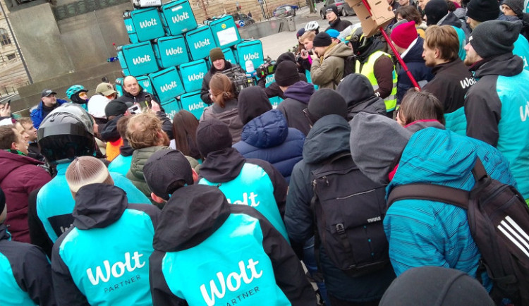 size4-16752569338001-241-video-wolt-bida-kuryri-protestovali-v-centru-prahy-kvuli-nizkym-platum