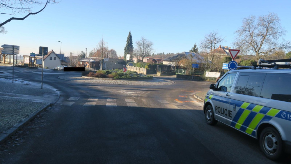 Dva cyklisté havarovali na kluzkých vozovkách. Oba skončili v nemocnici