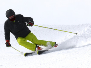 Jak se rozcvičit před lyžováním a předejít zranění?