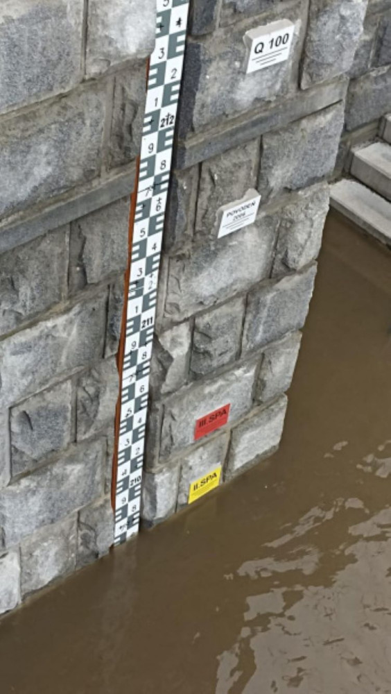 Olomouc vzoruje vodě. Cyklostezka u myší díry je zaplavená, protipovodňová opatření však fungují