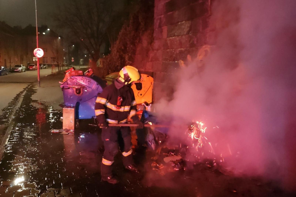 Lidé si volali záchranáře kvůli alkoholu i kvůli přejedení. Nejvíc problémů dělali opilci a pyrotechnika