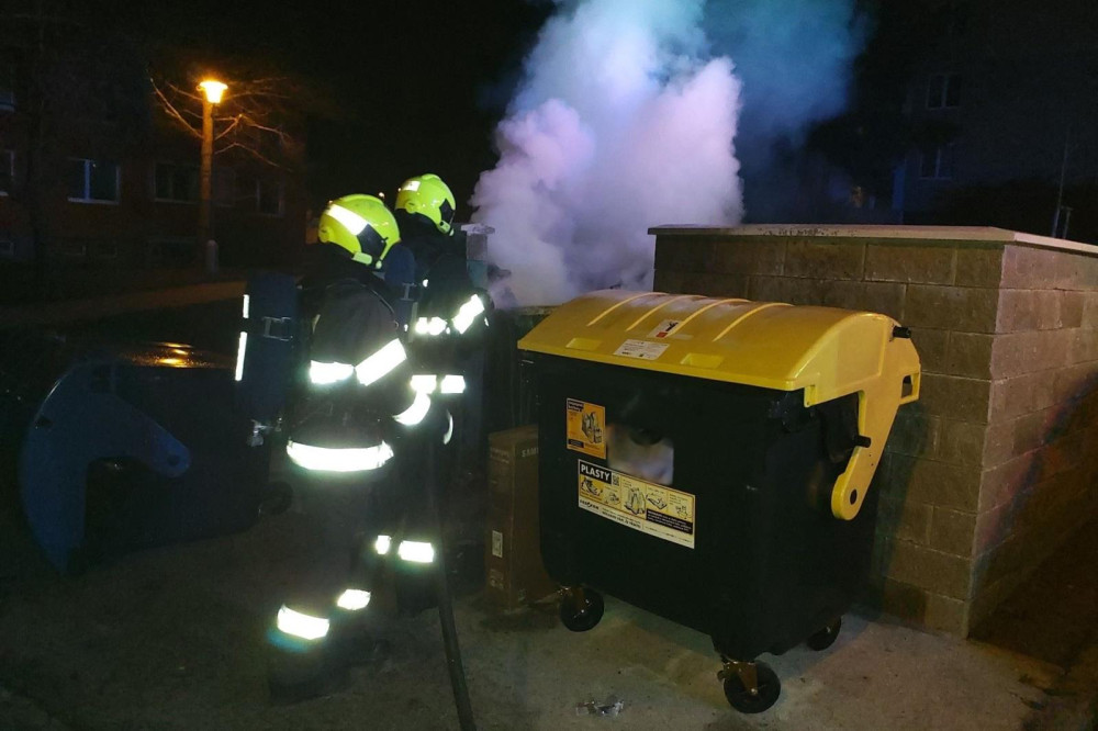 Lidé si volali záchranáře kvůli alkoholu i kvůli přejedení. Nejvíc problémů dělali opilci a pyrotechnika