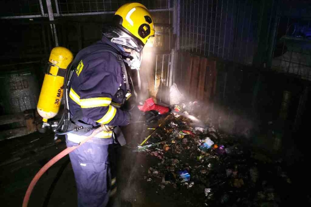 Lidé si volali záchranáře kvůli alkoholu i kvůli přejedení. Nejvíc problémů dělali opilci a pyrotechnika