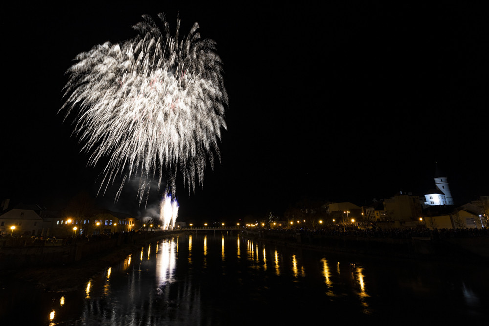 Přerov rozburácela ohňostrojná show. Novoroční oslava přilákala davy