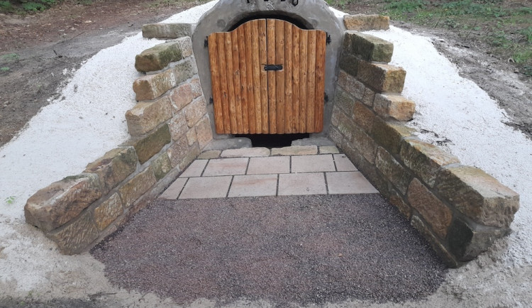 Na začátku byla fotografie a vzpomínky německé rodačky. Hornovu studánku v Ralsku se podařilo obnovit