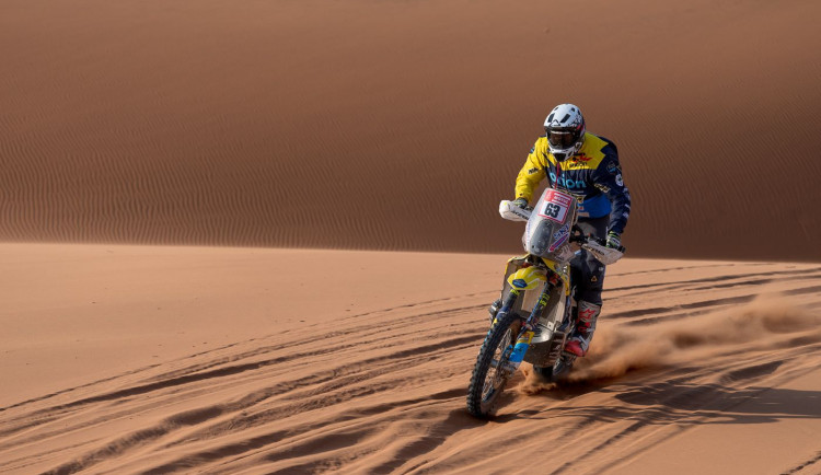 Velké gesto Romančíka na Dakaru. Pomohl kolegovi, pro něj závod skončil