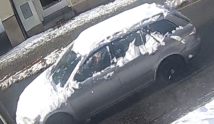 Řidič na přechodu srazil ženu a ujel. Zaznamenala ho kamera