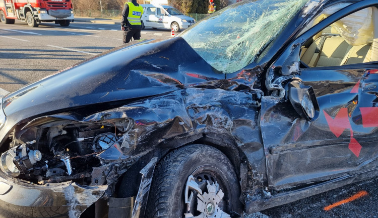 VIDEO: Řidič osobního auta vjel do cesty autobusu plnému dětí s opilým šoférem