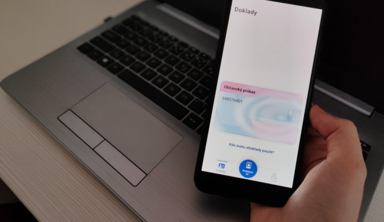 Lidé si ode dneška mohou nahrát občanku do mobilu. Systém je přetížený a hlásí problémy