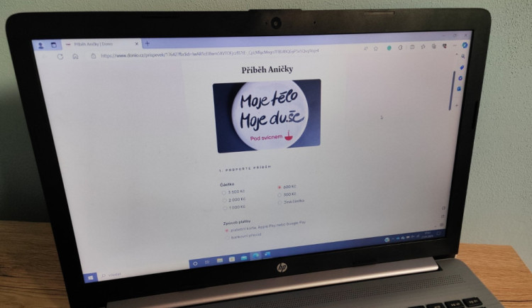 Lidé poslali na pomoc znásilněné Aničce za pět dní téměř pět milionů. Dívka je z pomoci šokovaná