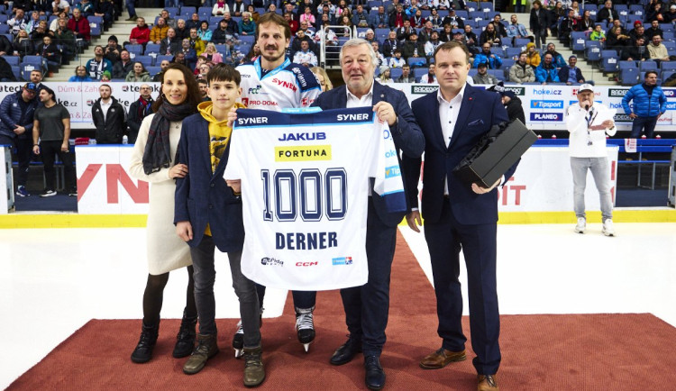 Maloval jsem si to jinak, řekl Derner po tisícím zápase. Kvůli zranění nedohrál