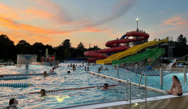 V Turnově chystají letos vylepšení koupaliště, haly i fotbalového stadionu