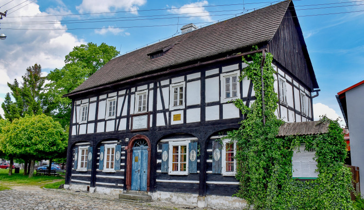 Hledají se majitelé podstávkových domů, aby otevřeli dveře veřejnosti