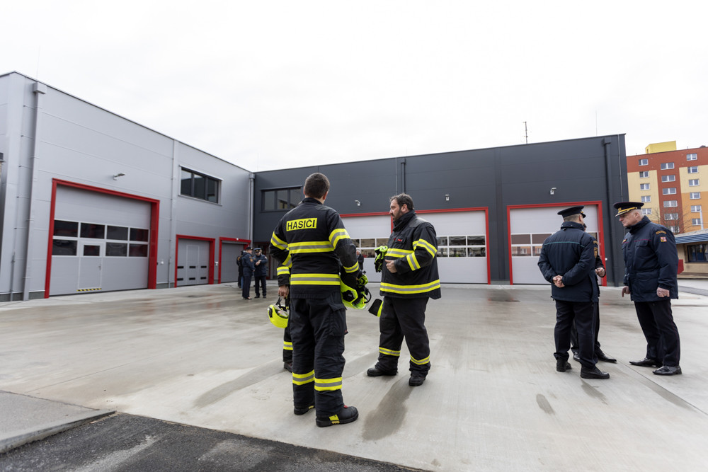 Nová budova i předávání cisteren dobrákům. Hasiči z kraje získali lepší zázemí a techniku