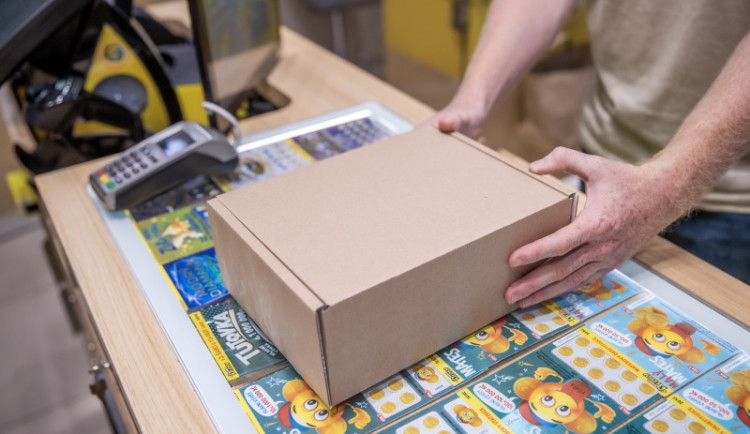 Zásilky na terminály Sazky nově doručí i WE|DO. Balíčky si zákazníci mohou vyzvednout na 400 nových místech po celé České republice