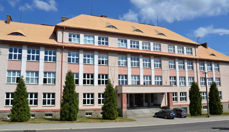 Ve školách a školských zařízeních jsou vyhlášeny konkurzy na ředitele