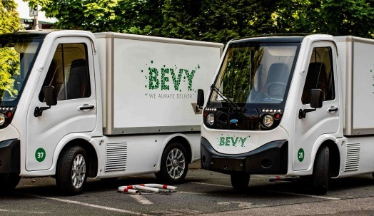 Ráno potraviny, večer krabičková dieta. Analýza Bevy.city ukazuje návyky spotřebitelů při doručování zásilek kurýry