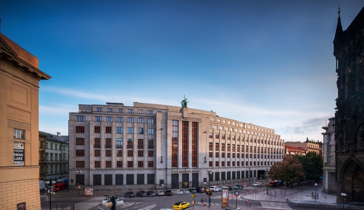 ČNB pokračuje ve snižování úrokových sazeb. Hypotéky zlevní, ale dostupnost bydlení se nezlepší