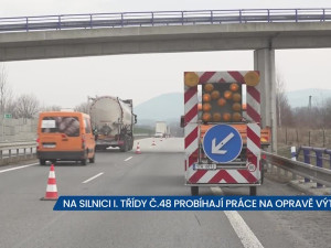 Na silnici mezi Českým Těšínem a Frýdkem-Místkem probíhají práce na opravě výtluků