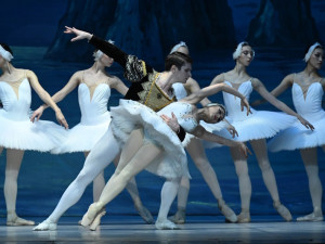 KYIV GRAND BALLET a primabalerína z New York City Ballet uvedou ve městech České republiky balet "Labutí jezero"