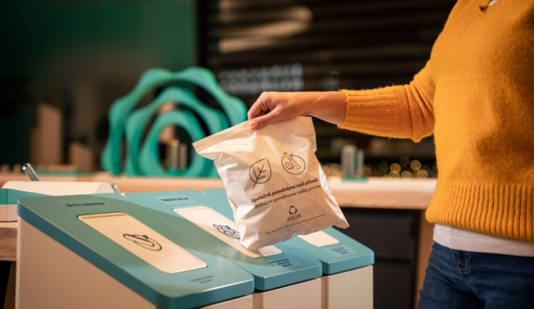 Bezdýmná zařízení ani jejich náplně nepatří do běžného odpadu. Společnost Philip Morris sbírá použité náplně i zařízení a nově uvádí do prodeje i repasované modely