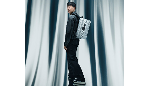 SPOLEČNOST TUMI PŘEDSTAVILA NEJNOVĚJŠÍ PŘÍRŮSTKY DO SVÉ KOLEKCE 19 DEGREE ALUMINUM V NOVÉ KAMPANI V HLAVNÍ ROLI SE SON HEUNG-MINEM 