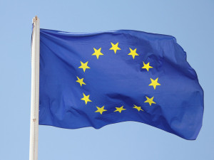 U mladých sílí podpora členství v EU a NATO, slábne víra v možnost ovlivnit věci