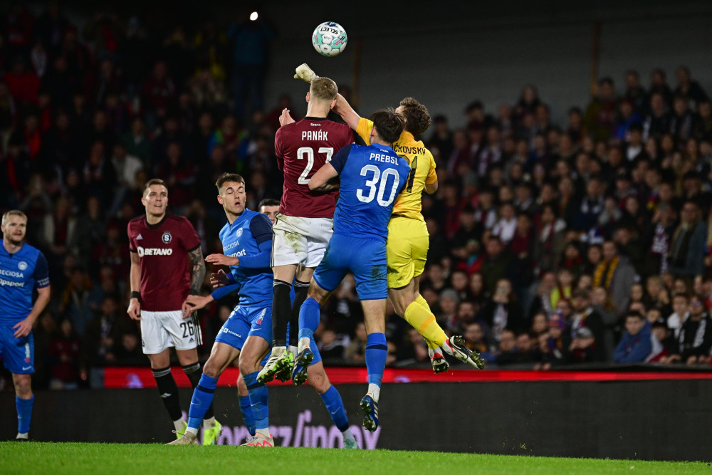 Fotbalisté Sparty porazili Liberec 2:1 a nadále vedou tabulku o čtyři body
