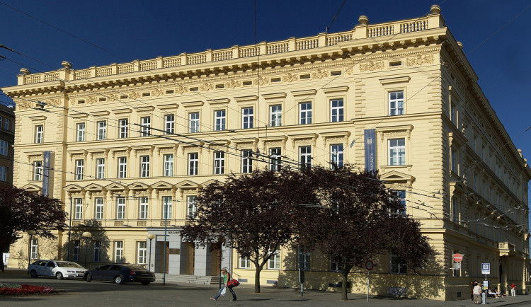 Spolupráce s policií, instruktážní videa i postupové karty. Brněnské univerzity se připravují na bezpečnější semestr