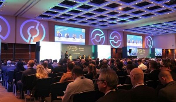 Nová definice ESS, která pomůže obnovit naši planetu: vystoupení EVE na summitu Energy Storage Summit 2024 v Londýně