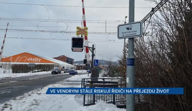 Ve Vendryni řidiči na železničním přejezdu stále riskují, přestupky jsou zaznamenávány inteligentními kamerami