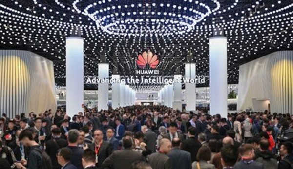 Huawei rozvíjí inteligenci, operátoři vstupují do prvního roku komerčního provozu 5.5G