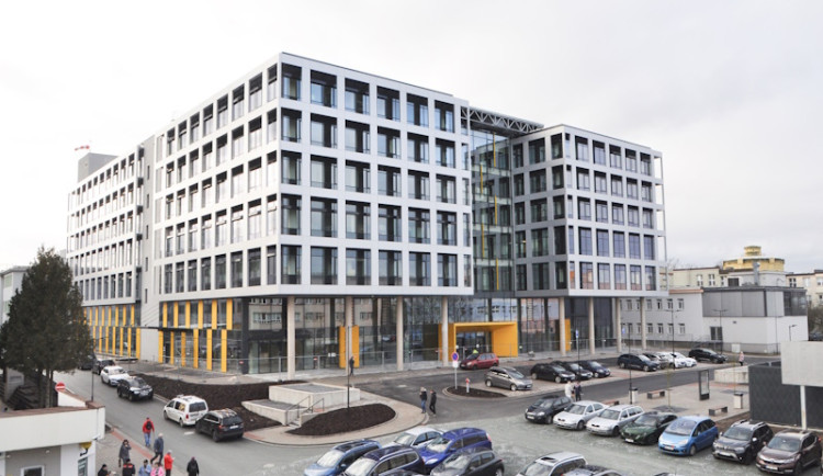 Živě: Slavnostní otevření pavilonu urgentního příjmu v Pardubicích