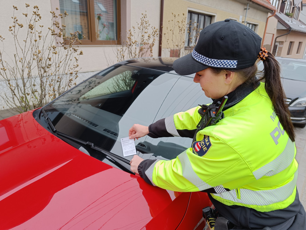 Brňané už při špatném parkování lísteček za stěračem nenajdou. Pokutu vyřídí na dálku