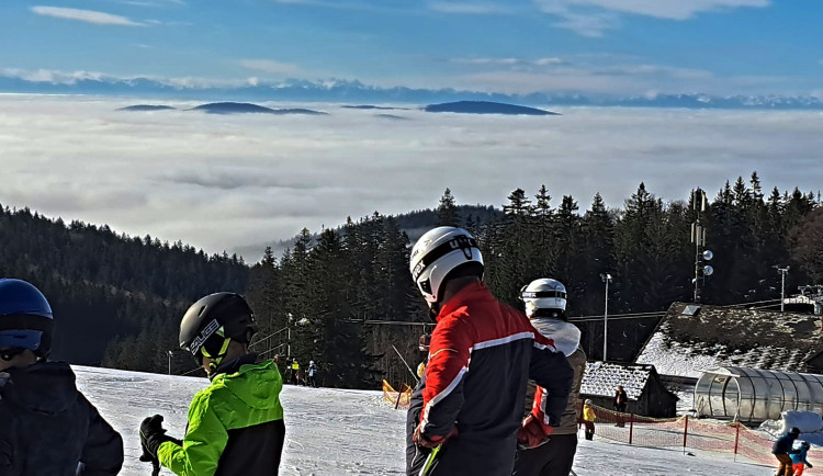 Další skiareály kvůli teplému počasí ukončily provoz