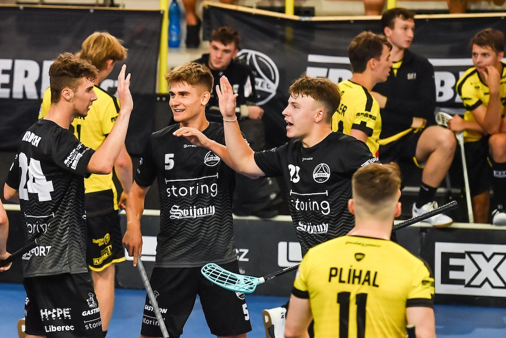 Florbalisté začali výhrou, Vinohrady porazili 5:2