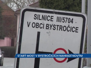 V Bystročicích na Olomoucku probíhá demolice starého mostu, řidiči musí počítat s objížďkami