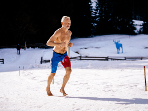 Český otužilec překonal světový rekord slavného Wima Hofa, bosé běhání mu změnilo život