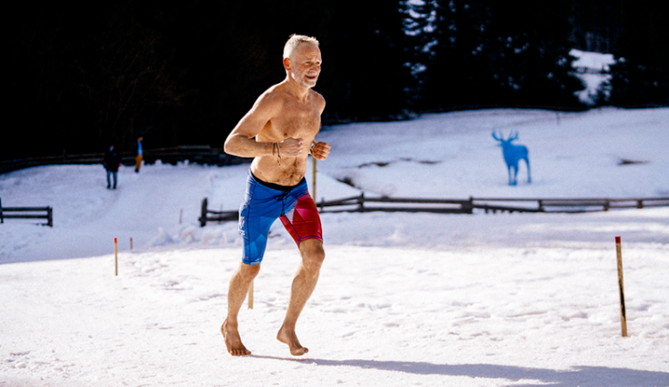 Český otužilec překonal světový rekord slavného Wima Hofa, bosé běhání mu změnilo život