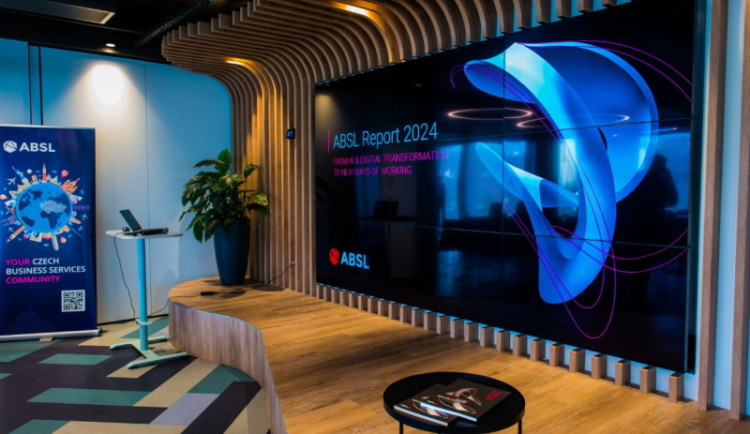 80 % center IT a podnikových služeb chce více šlápnout do automatizace. I přesto většina zaměstnavatelů z oboru plánuje nábor nových lidí