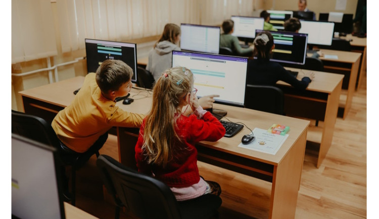  WocaBee do každého okresu i wellness pro učitele. To jsou ceny velikonoční jazykové soutěže pro školy